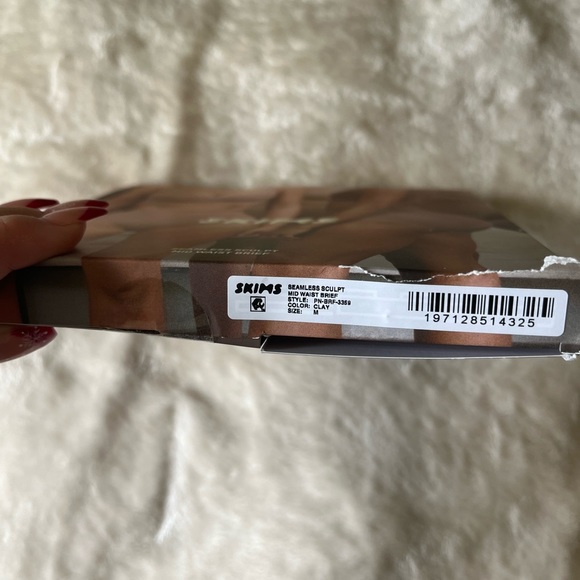 SOLD - Skims Seamless Sculpt Mid Waist Brief Color Clay - Picture 8 of 9